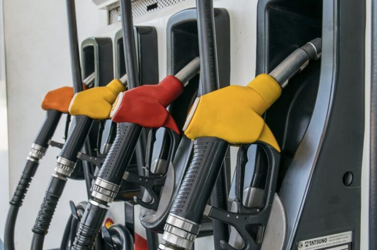 Petrol pump fulling head